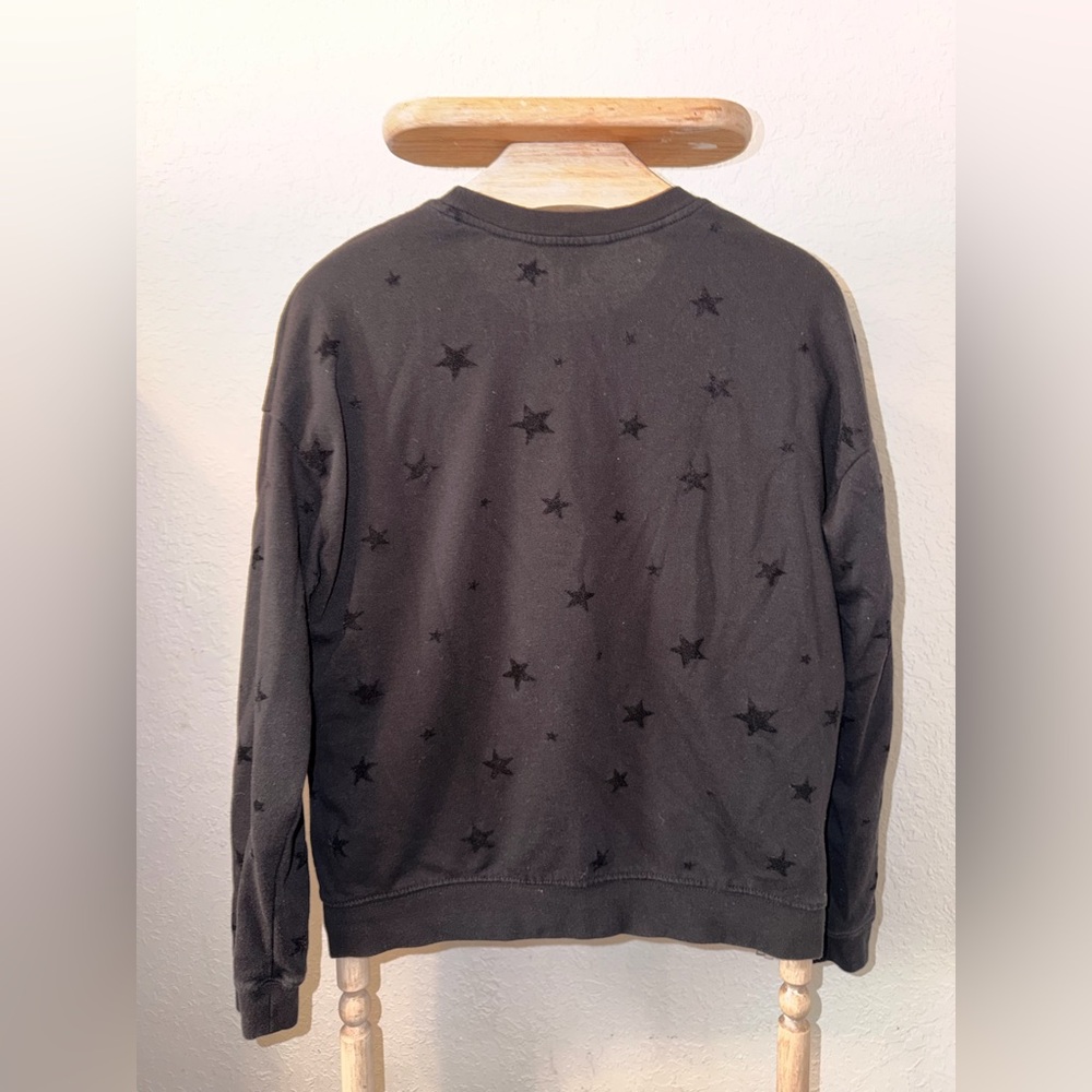 Time and Tru Black Star-Print Crewneck Sweatshirt size Medium—-F - Picture 2 of 2